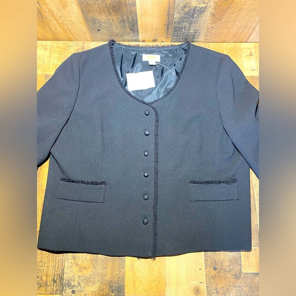 Women’s Talbot Black Dress Blazer Size 16 with Beautiful Beaded Sleeves - Picture 3 of 7